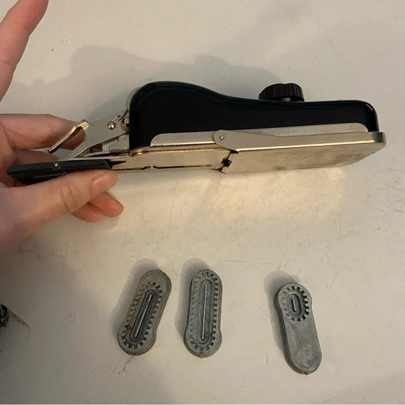 Vintage‎  Greist buttonholer - Picture 10 of 13